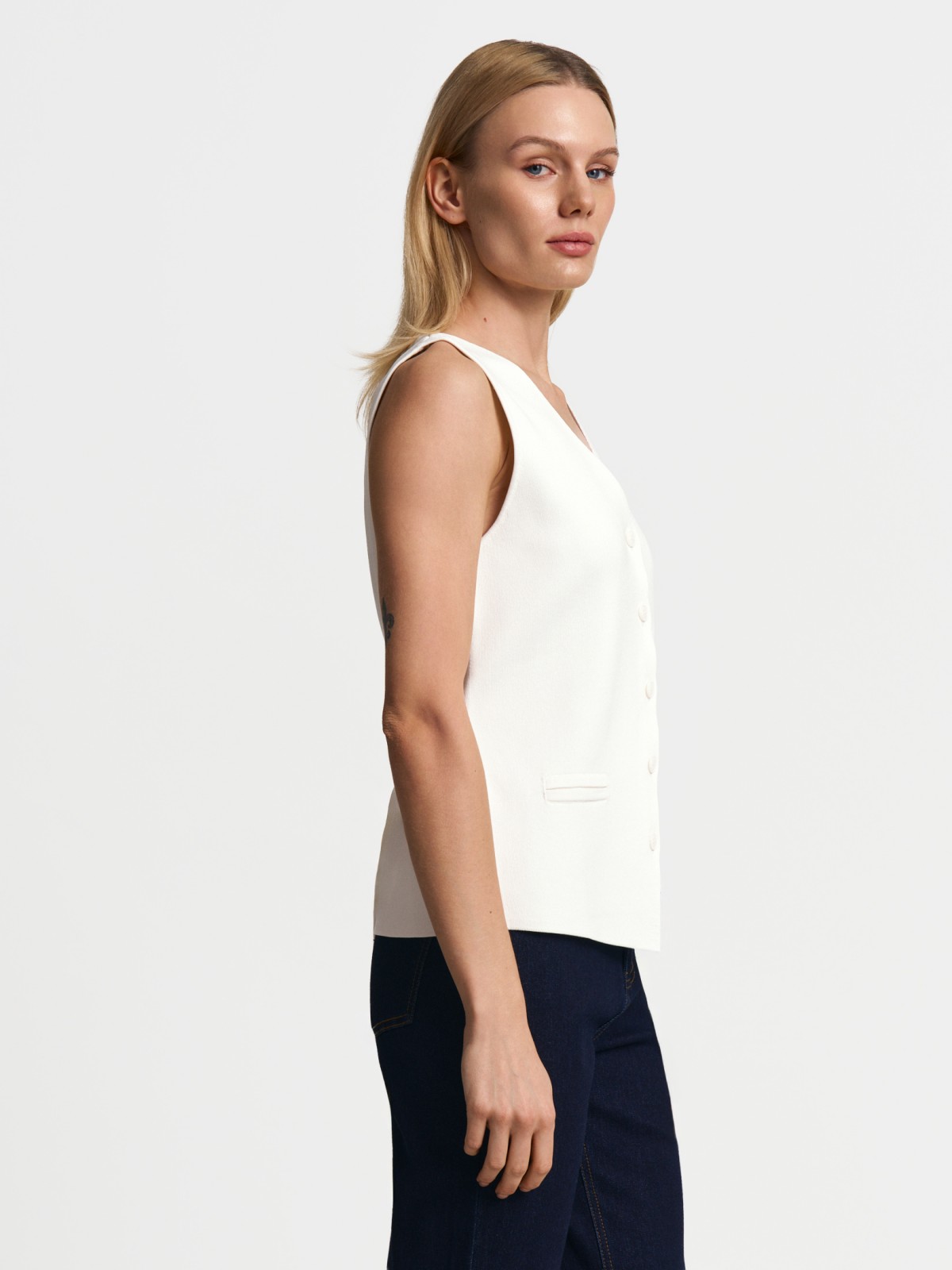 Трикотажный жилет на пуговицах