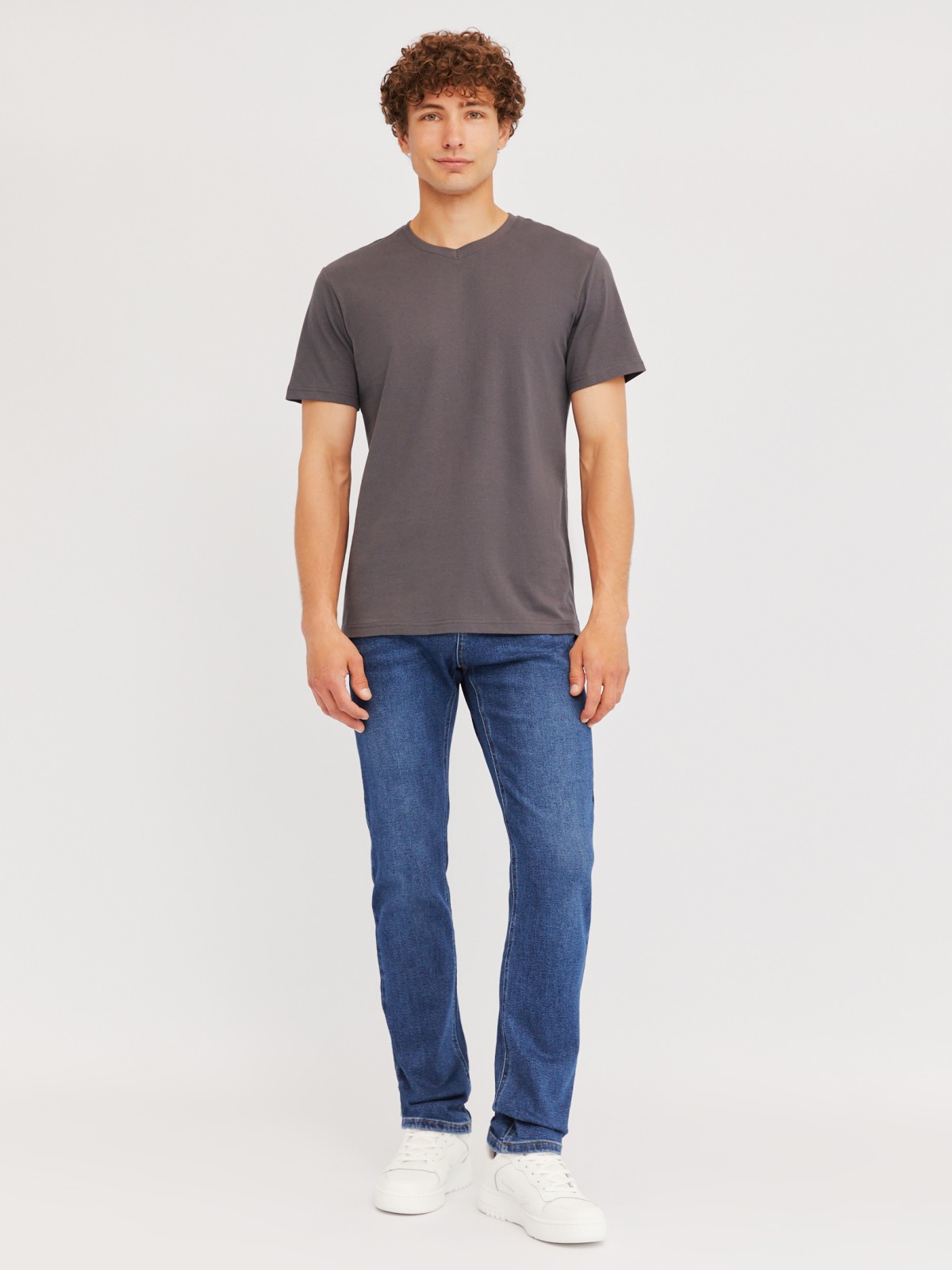 Футболка из хлопка с треугольным вырезом