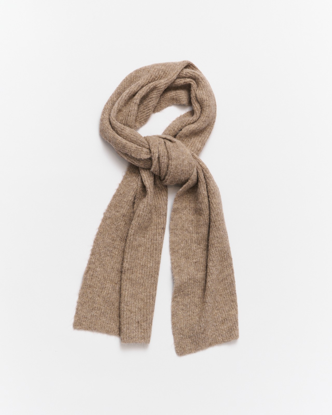 Вязаный шарф с шерстью 999₽