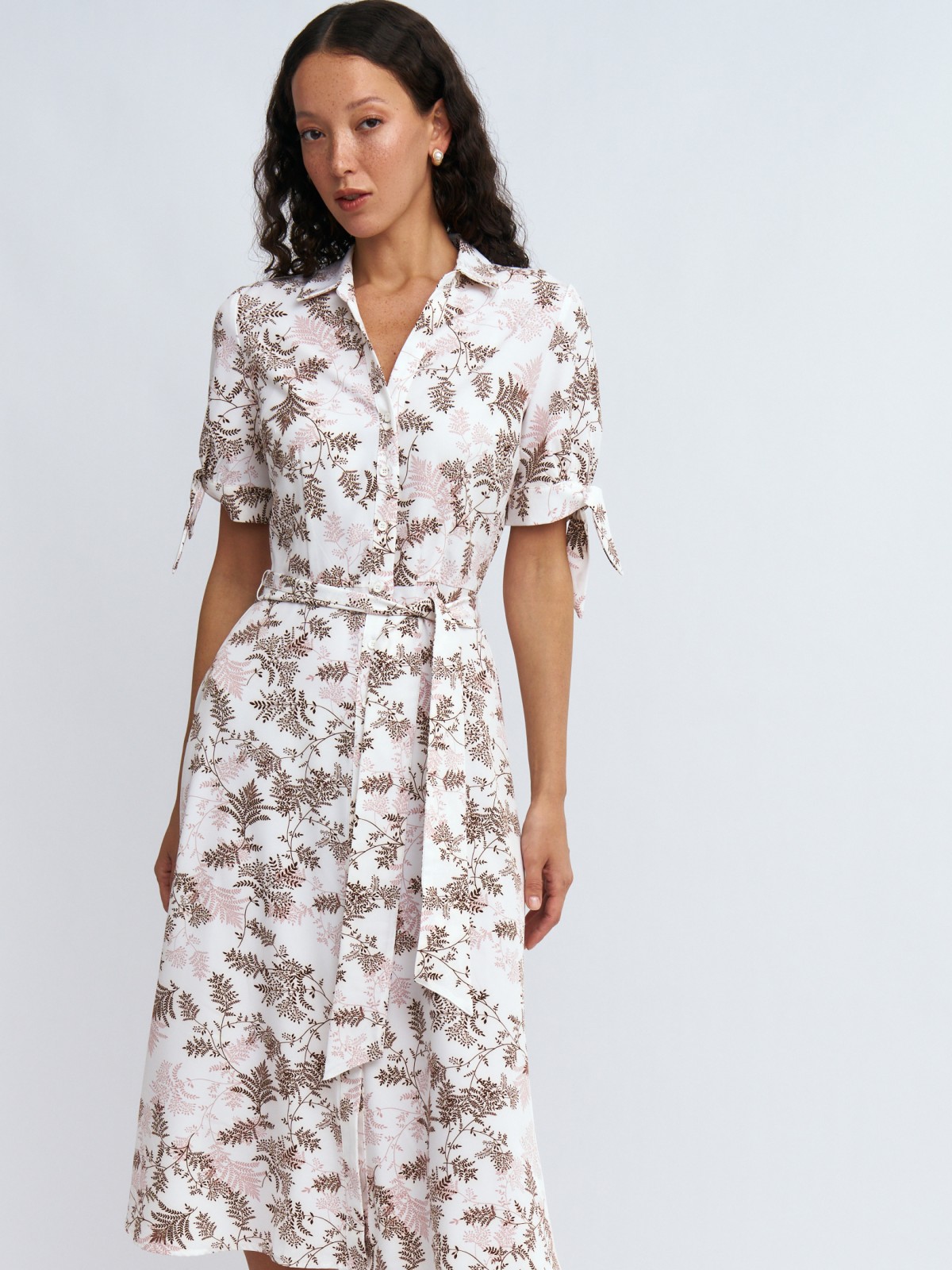 Платье-рубашка длины миди с поясом и принтом