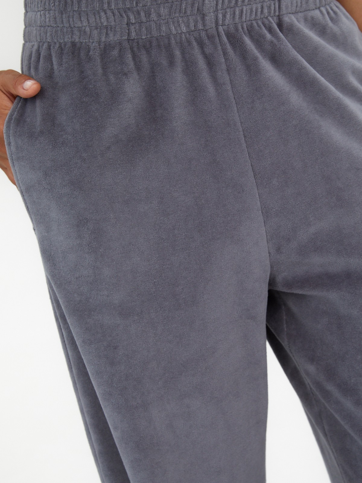 Прямые велюровые брюки на резинке