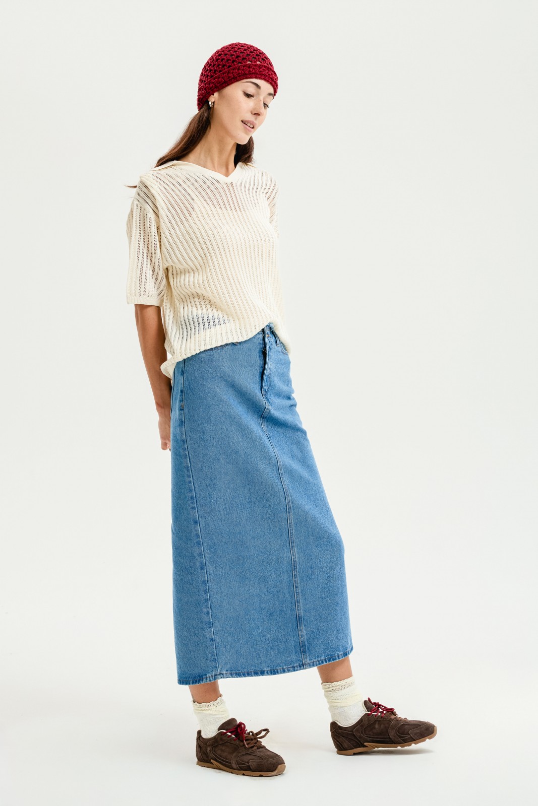 Прямая джинсовая юбка миди с разрезом