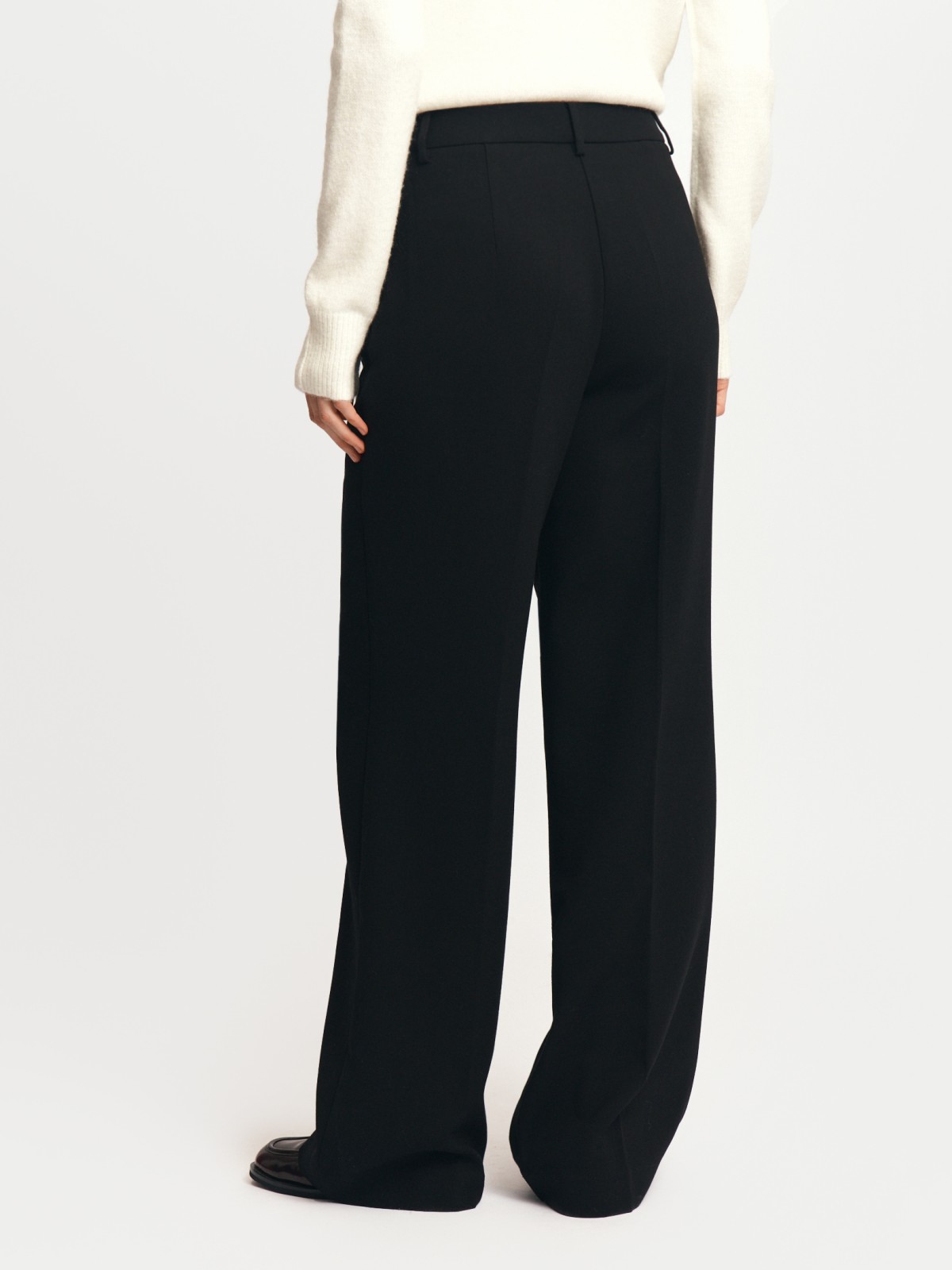 Брюки прямого силуэта со стрелками