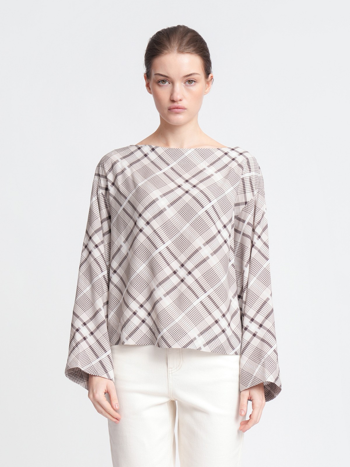 Блузка с  длинными рукавами