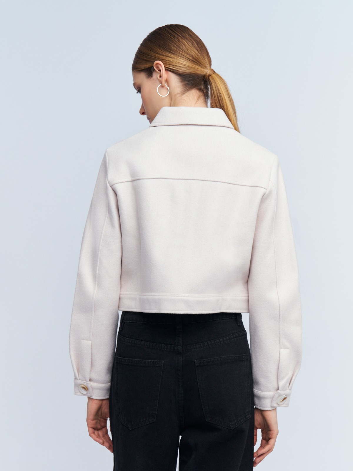 Укороченная куртка-жакет на пуговицах