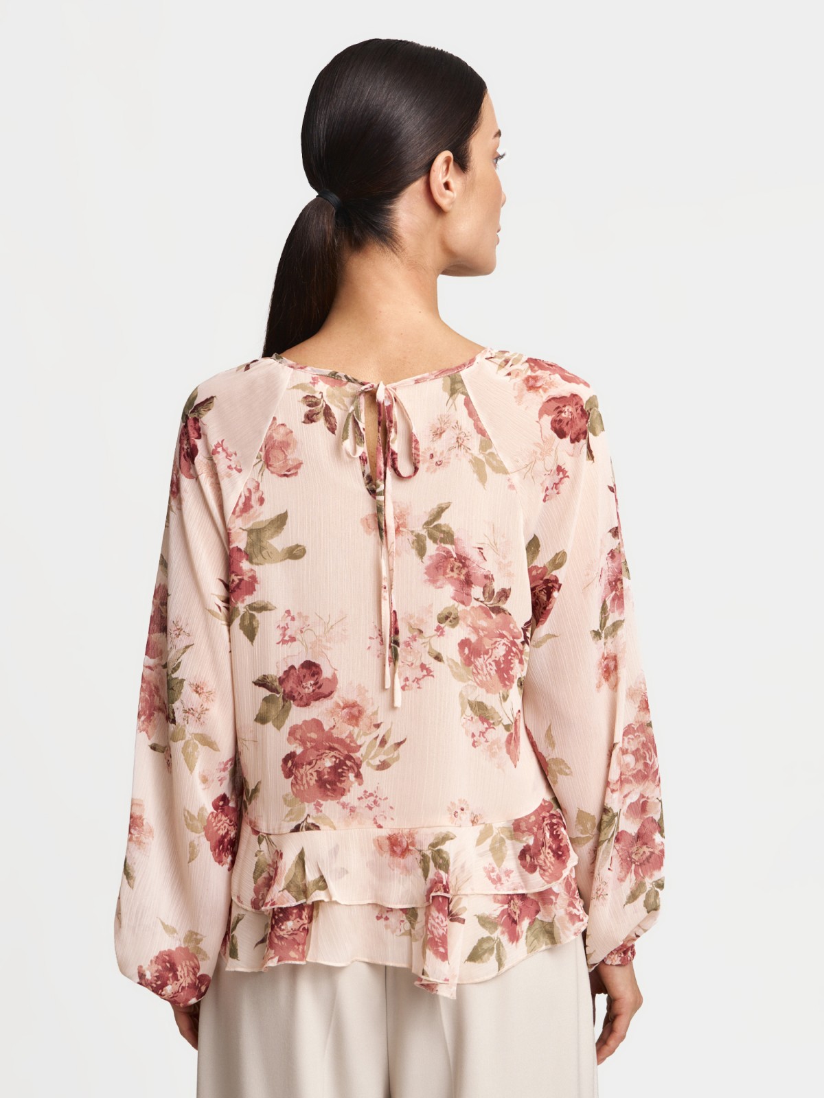 Шифоновая блузка с воланами