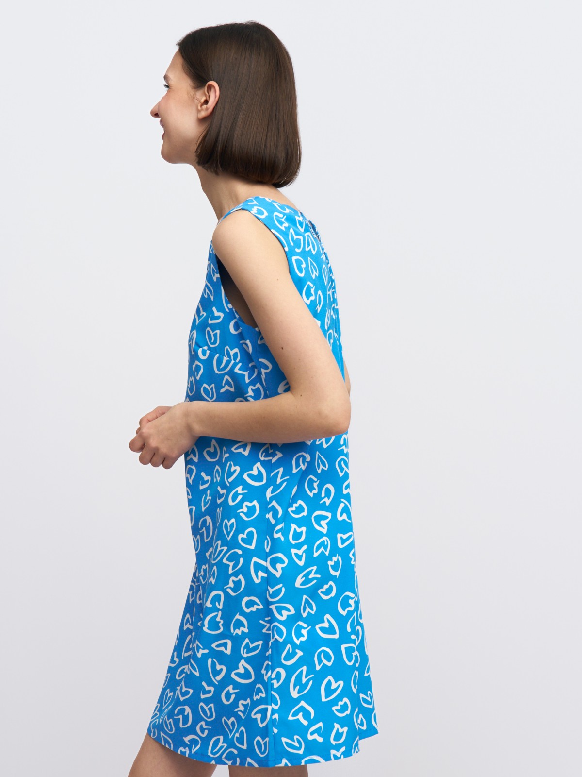 Платье мини без рукавов с вырезом на спине