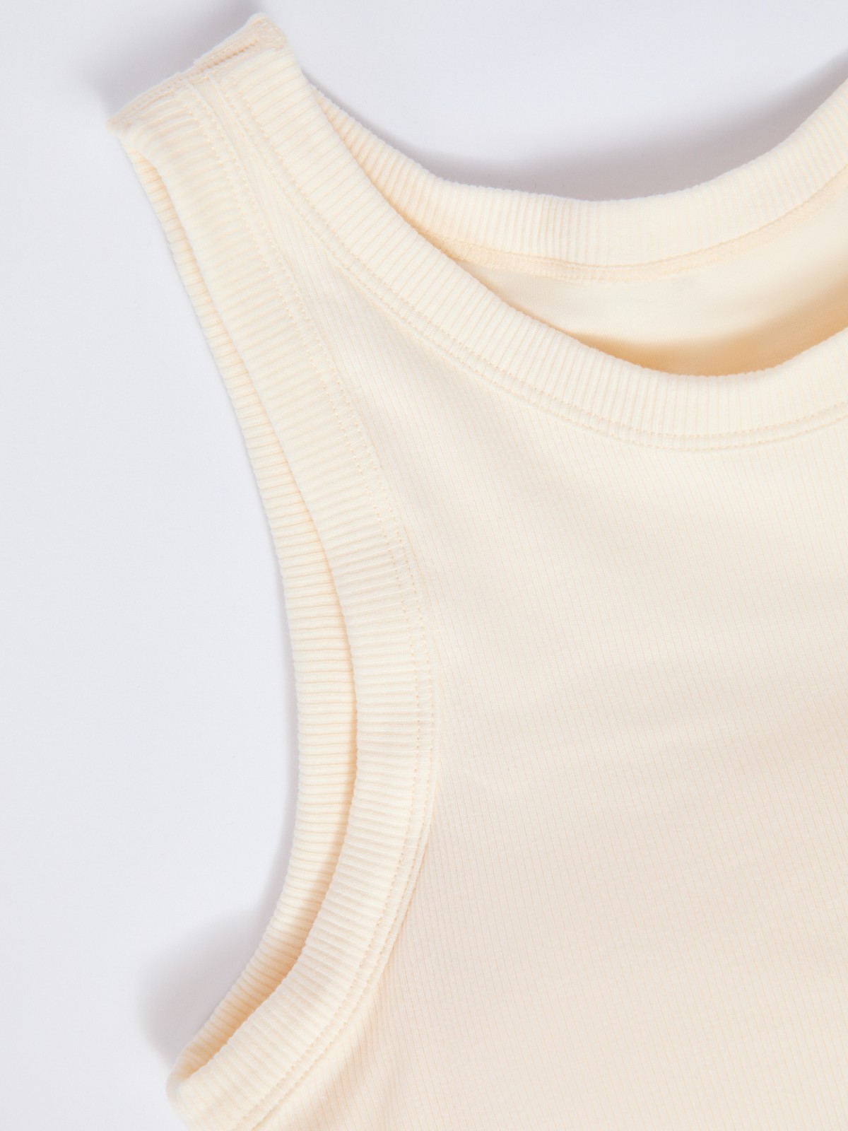 Спортивная майка-топ с чашками