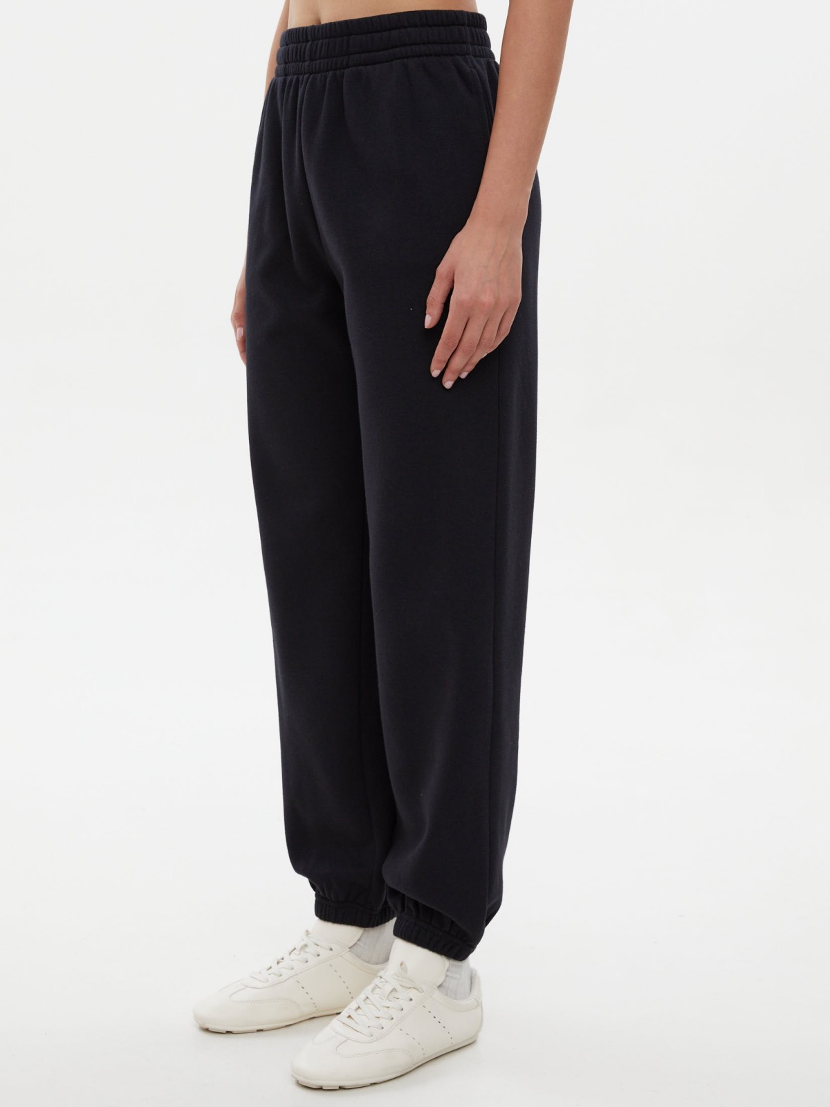 Утеплённые брюки-джоггеры на резинке