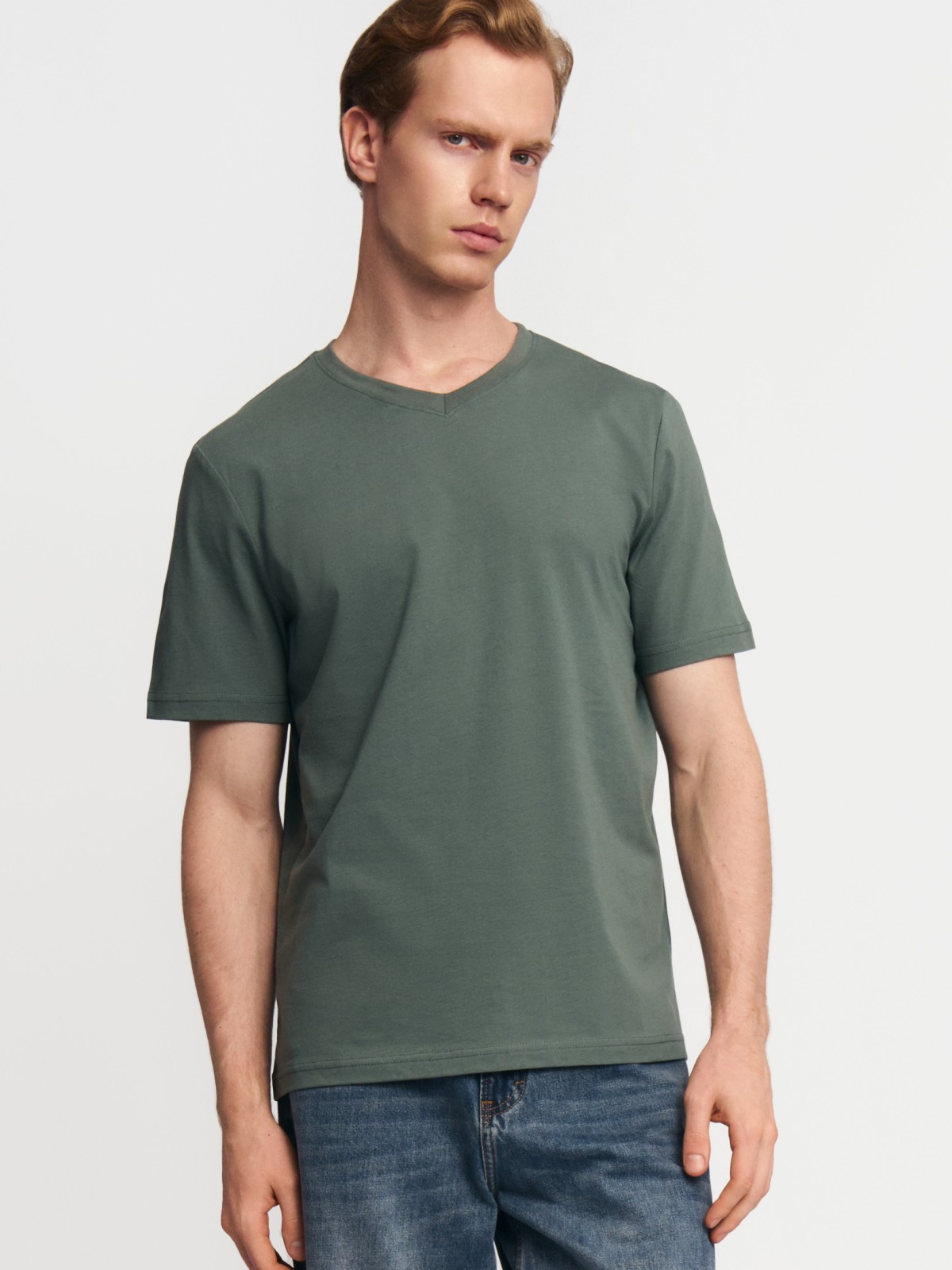 Футболка из хлопка с треугольным вырезом