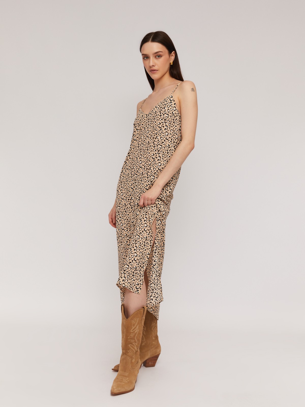 Леопардовое платье-комбинация с боковыми разрезами