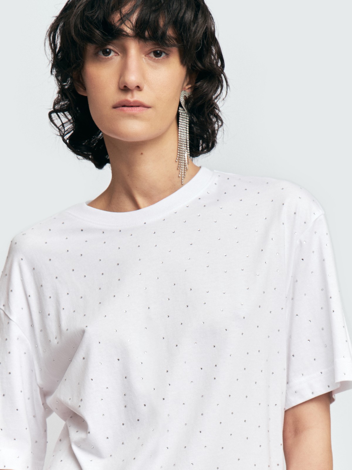 Футболка из хлопка со стразами