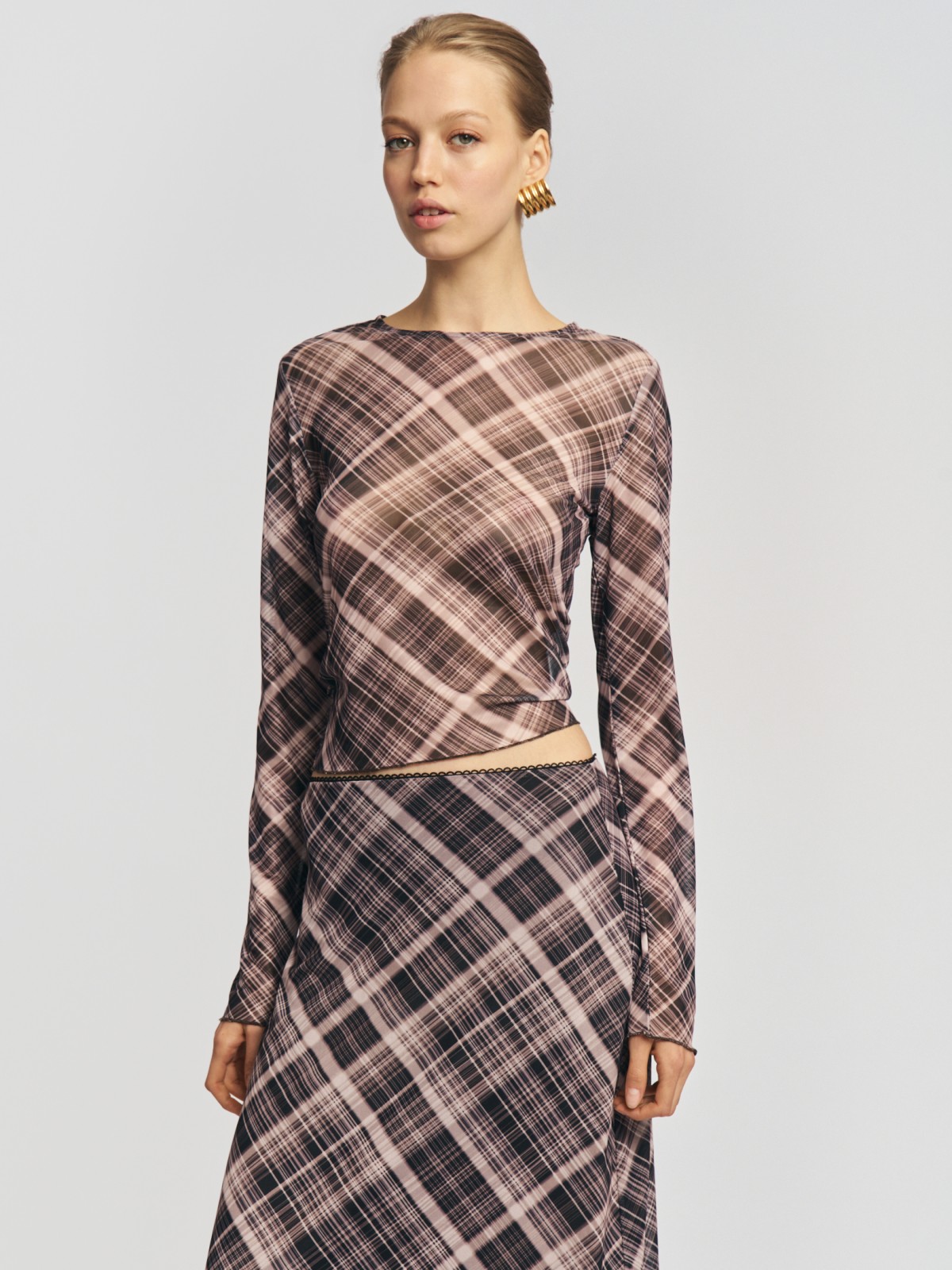 Трикотажный лонгслив из сетки в клетку