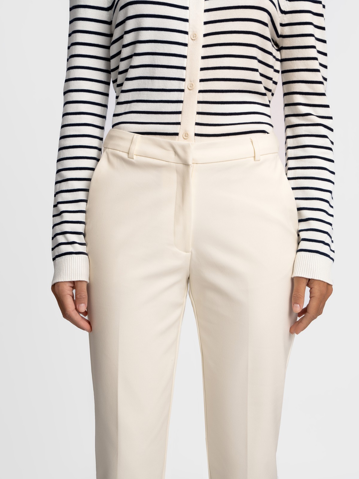 Офисные брюки силуэта Slim со стрелками