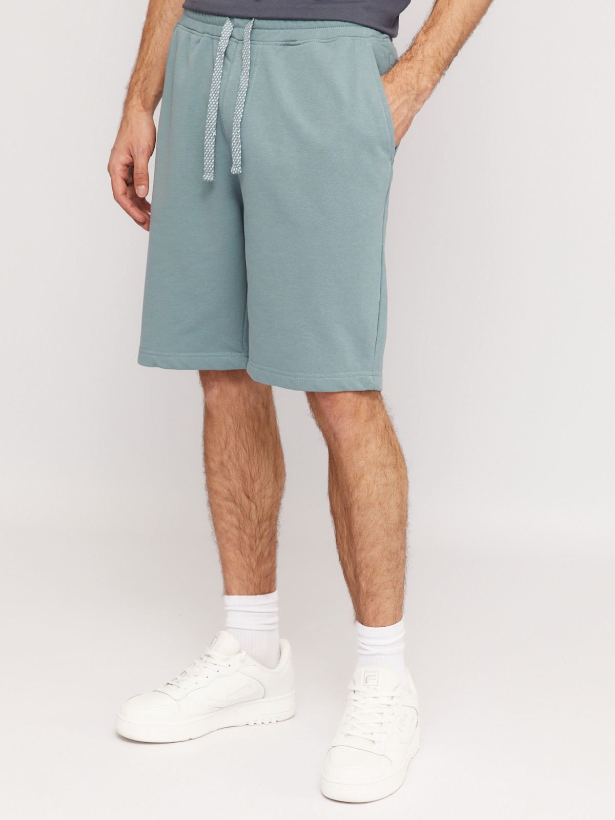 Трикотажные шорты на резинке