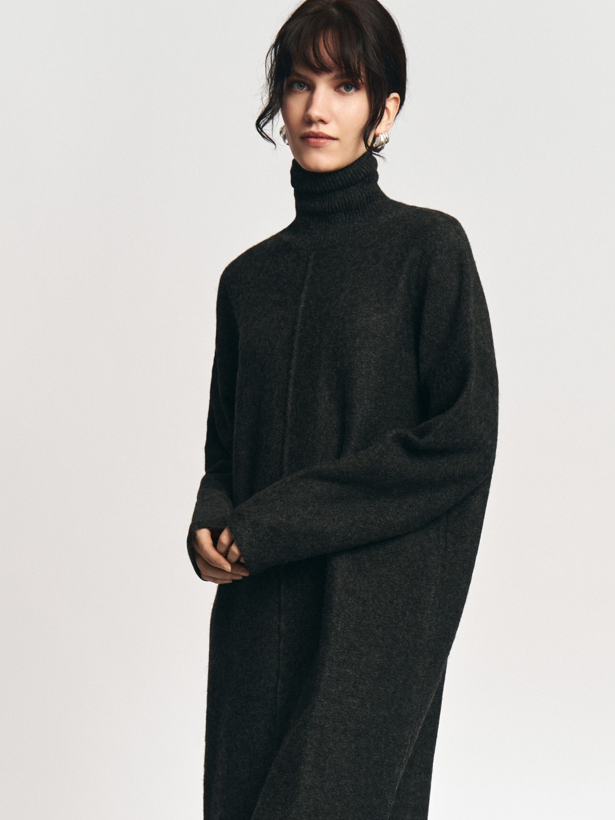 Платье-свитер с горлом