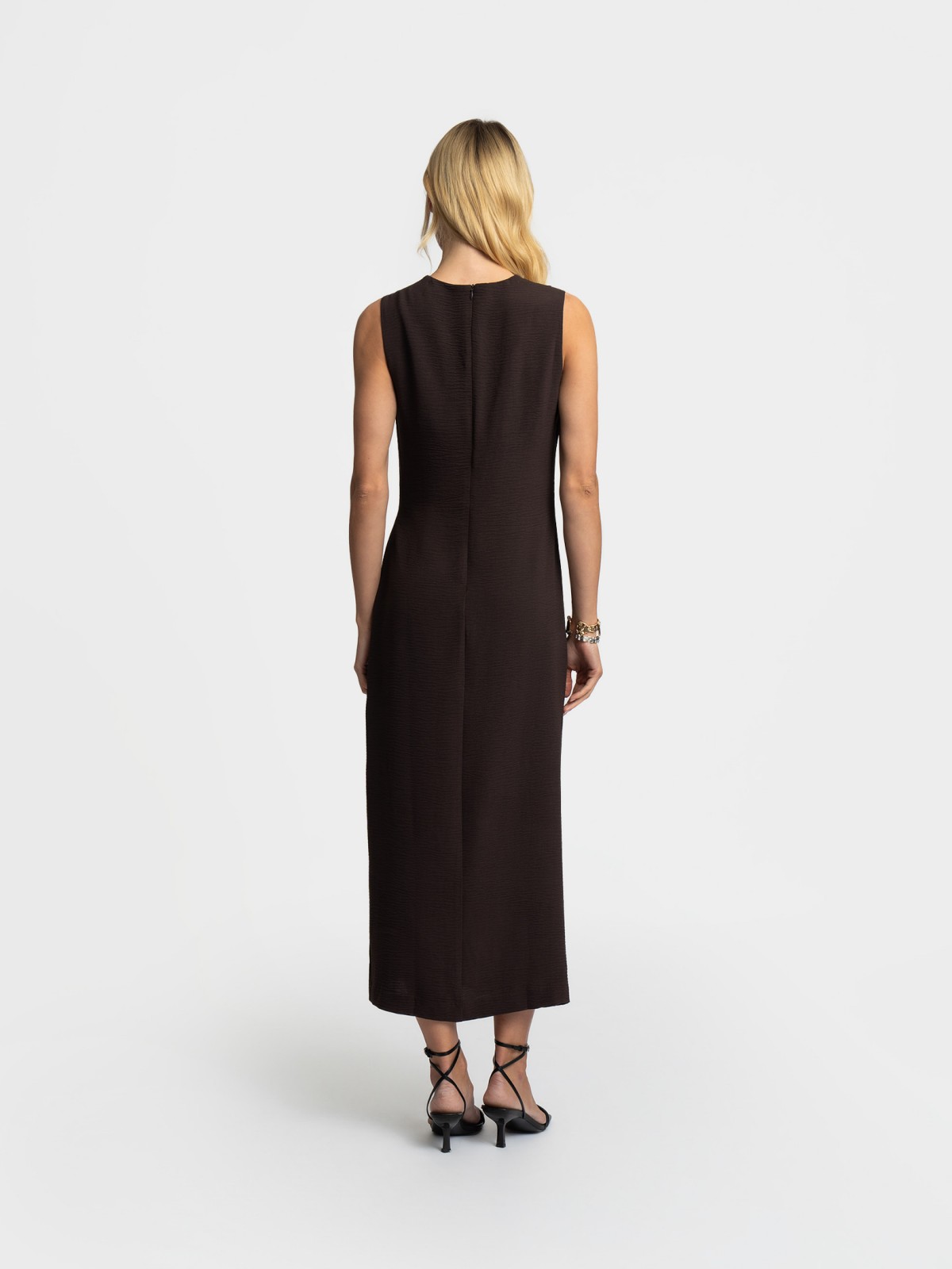 Платье миди с драпировкой без рукавов