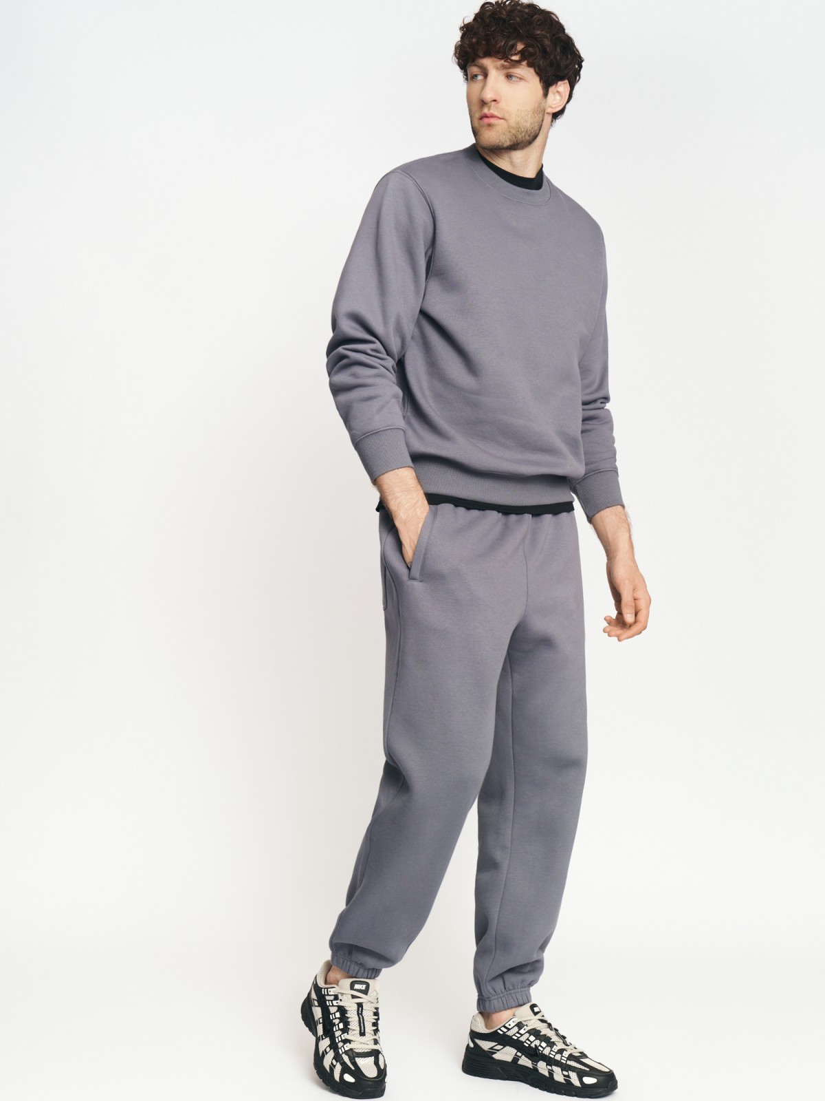 Утеплённый свитшот прямого кроя с длинным рукавом