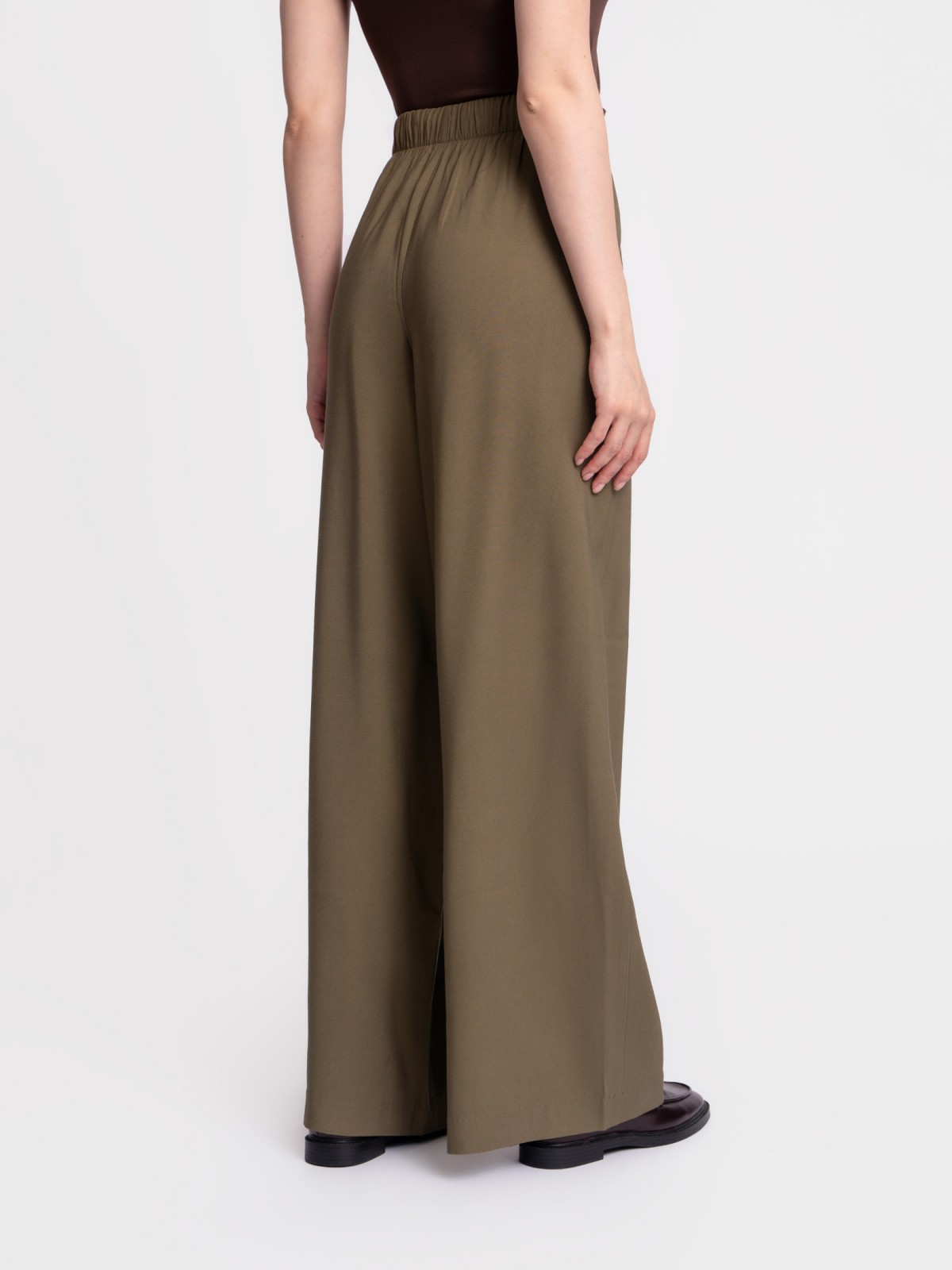 Брюки на резинке с карманами