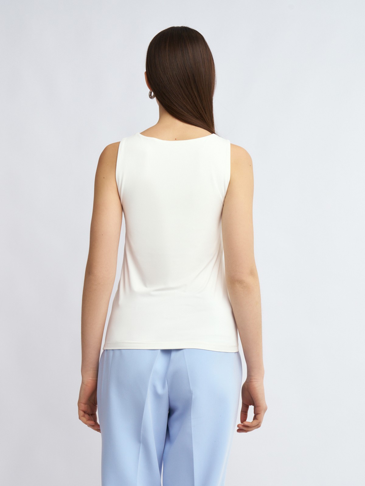 Бесшовный топ-майка без рукавов