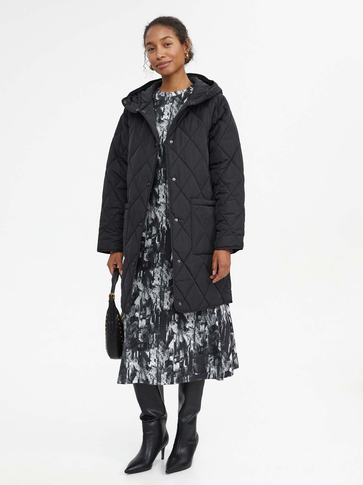 Стёганая куртка-пальто с капюшоном и рукавами реглан