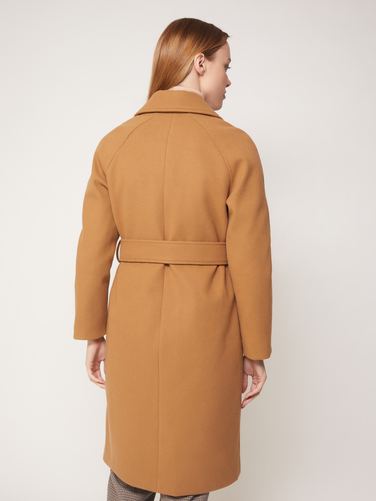 Длинное двубортное пальто с поясом