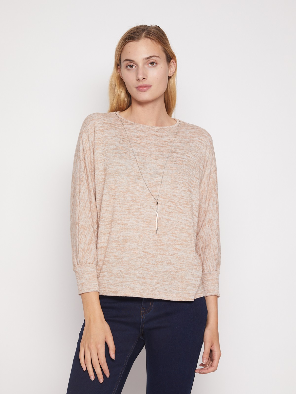 Джемпер с цепочкой