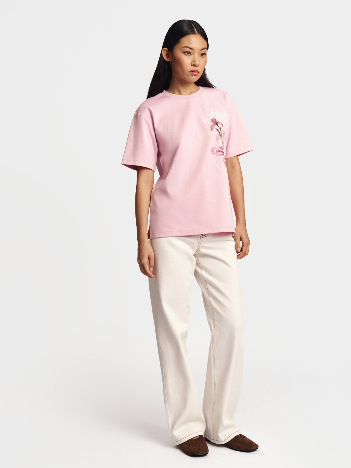 Футболка с принтом и аппликацией