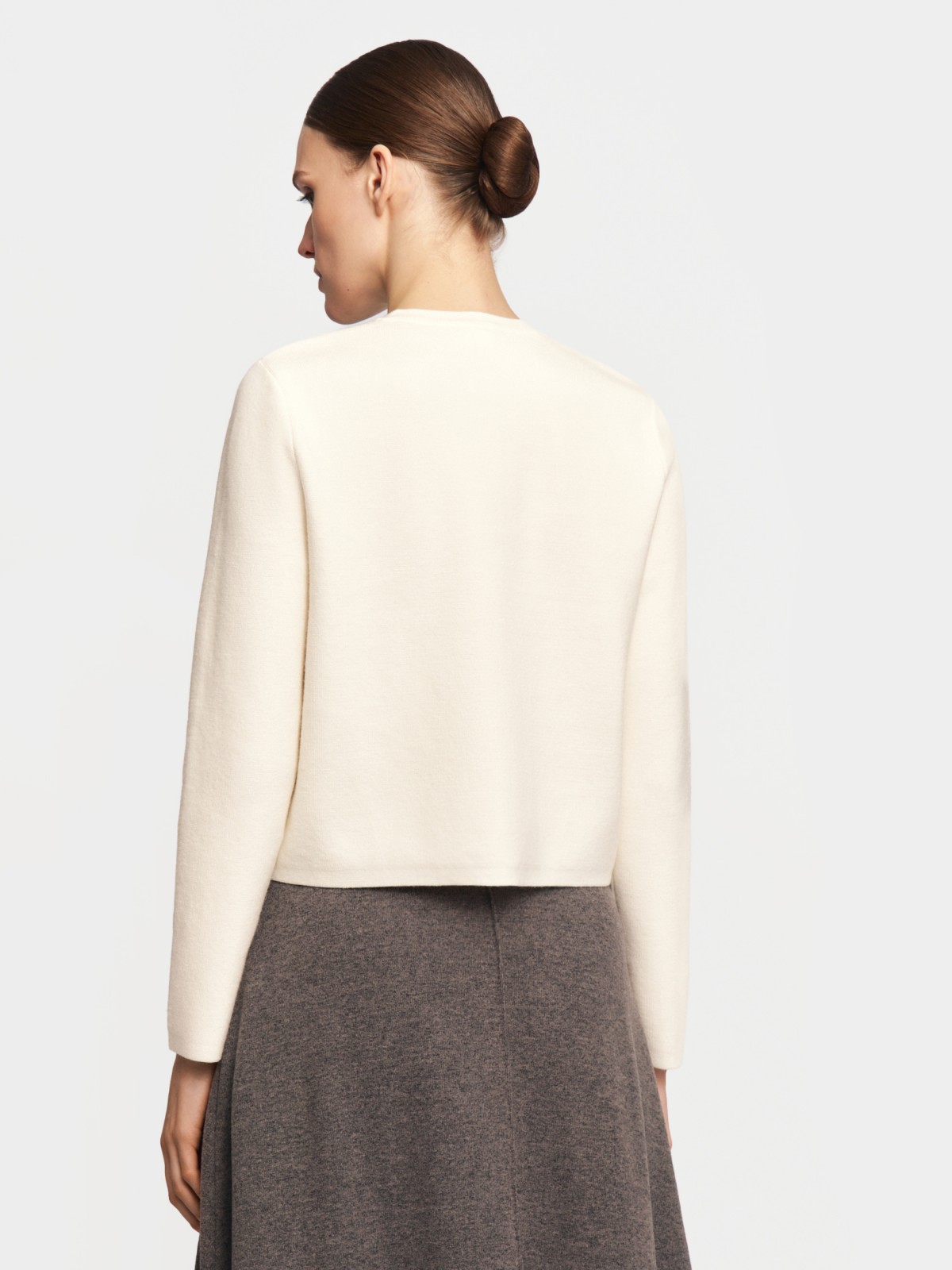 Короткий кардиган-жакет на пуговицах