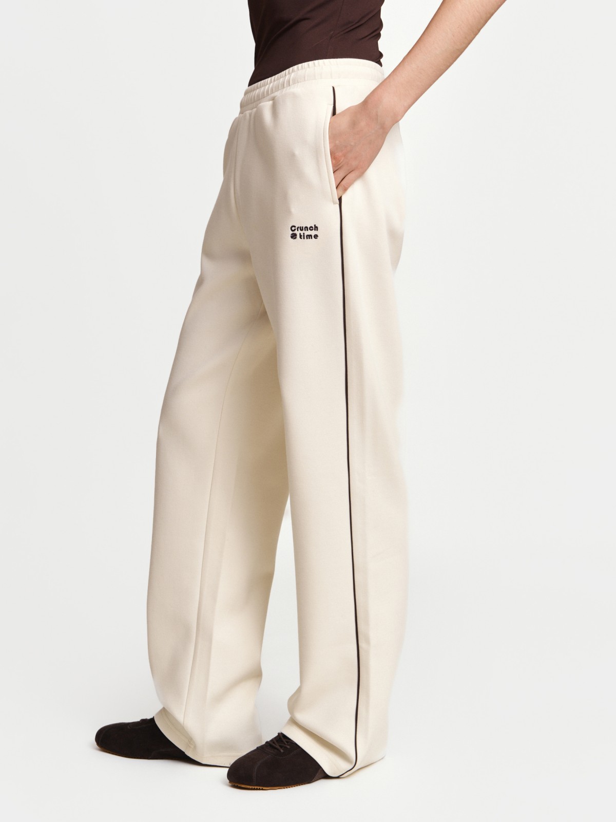 Трикотажные брюки на резинке