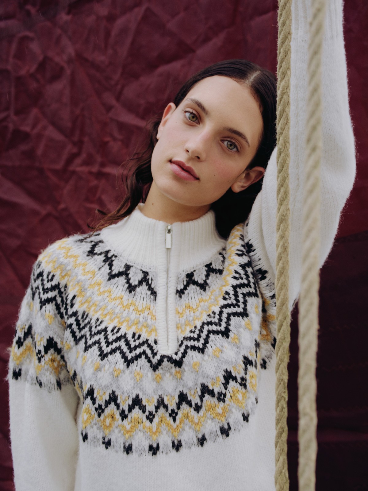 Вязаный свитер с горлом на молнии и узором 1499₽