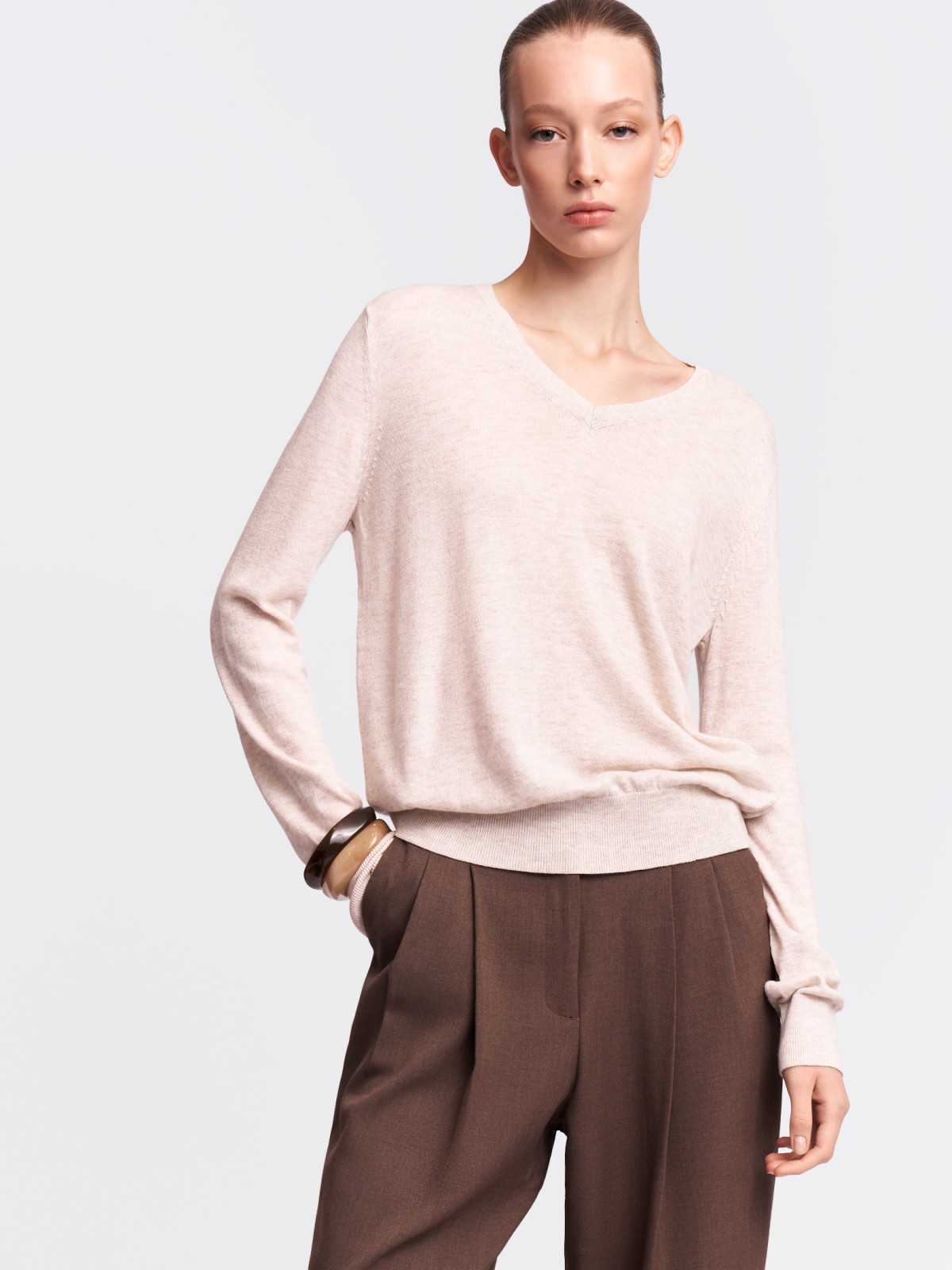 Трикотажный пуловер с вырезом и длинным рукавом