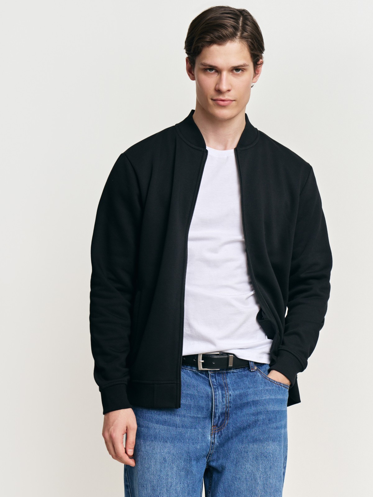 Утеплённая трикотажная толстовка-бомбер на молнии