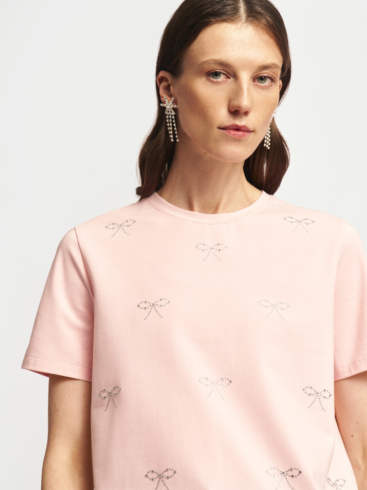 Футболка из хлопка со стразами