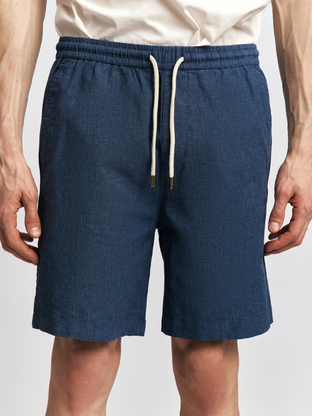 Удлинённые льняные шорты на резинке