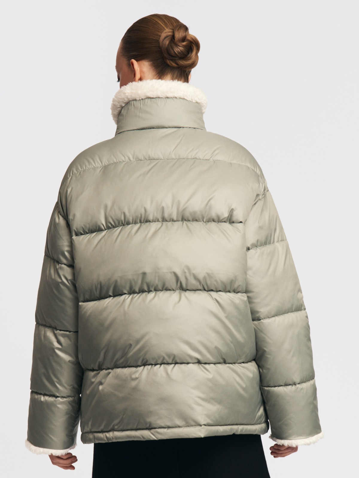 Тёплая стёганая куртка с воротником и отделкой из экомеха