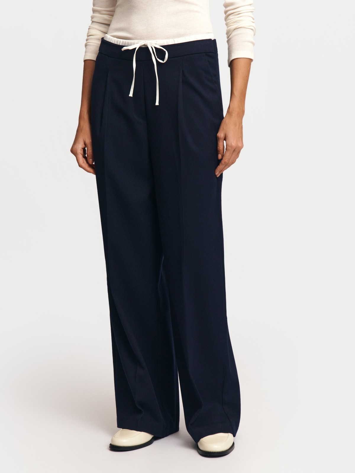 Брюки прямого силуэта с двойным поясом