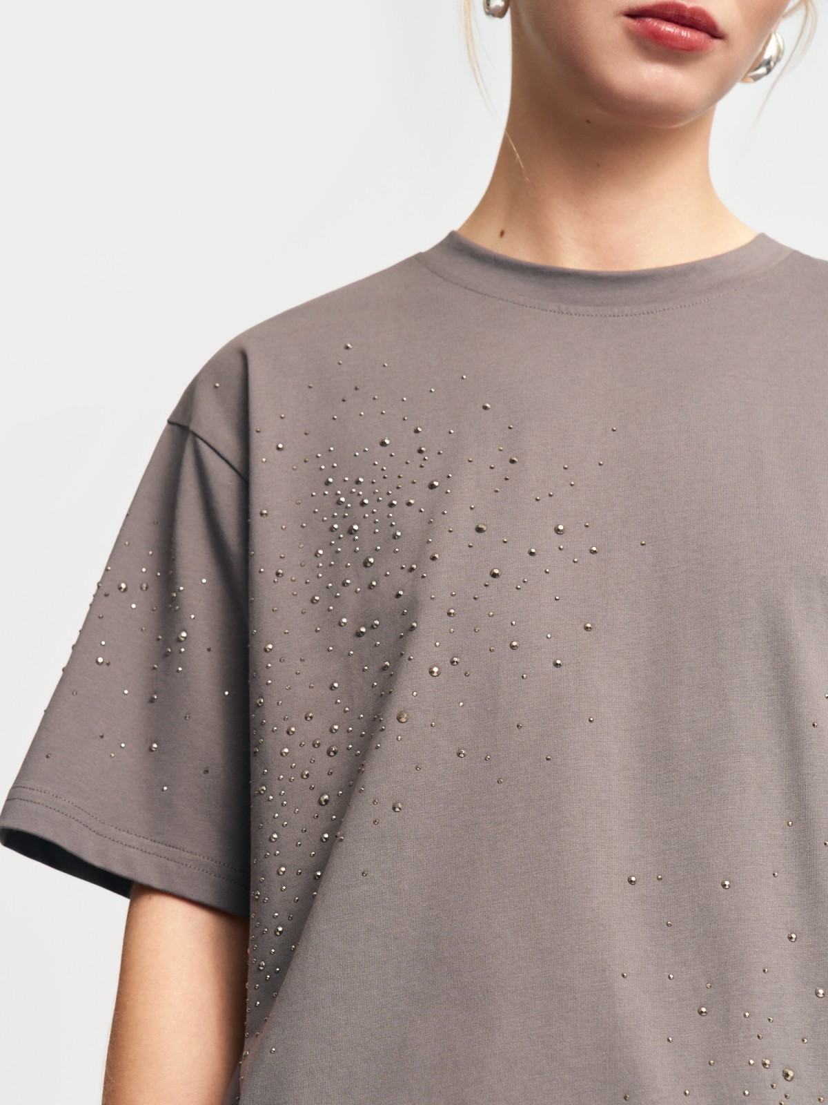 Футболка из хлопка со стразами
