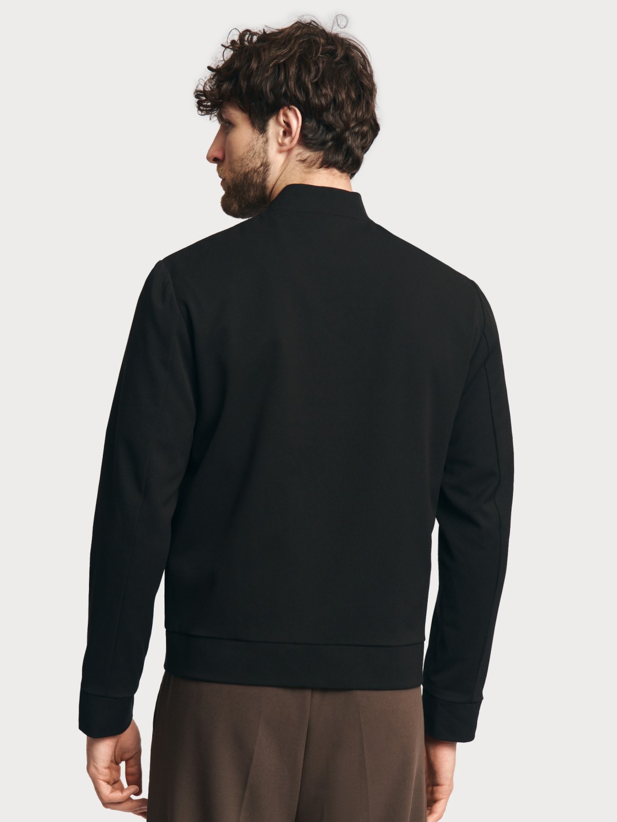 Куртка-бомбер на молнии без утеплителя