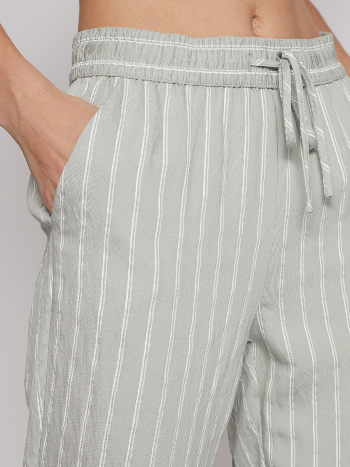 Брюки на резинке в полоску