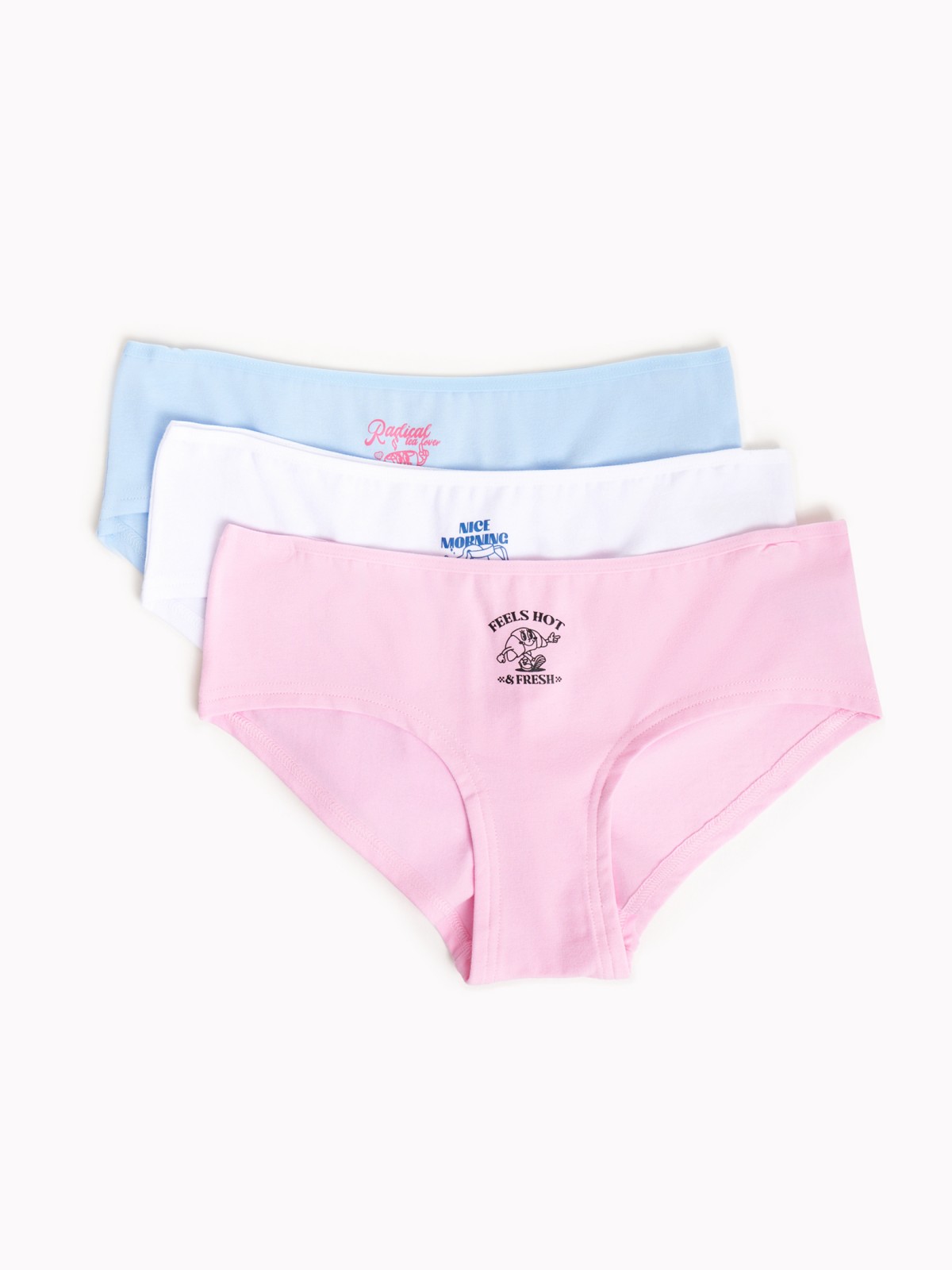 Набор трусов с рисунком 3 шт в комплекте 349₽