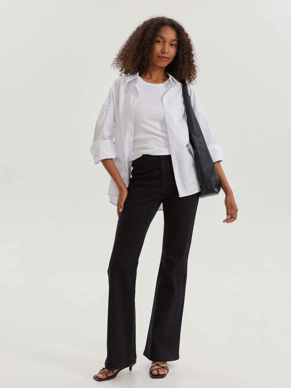 Джинсы силуэта Bootcut со средней посадкой