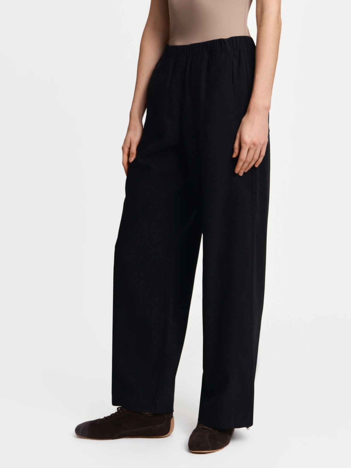 Брюки прямого фасона на резинке