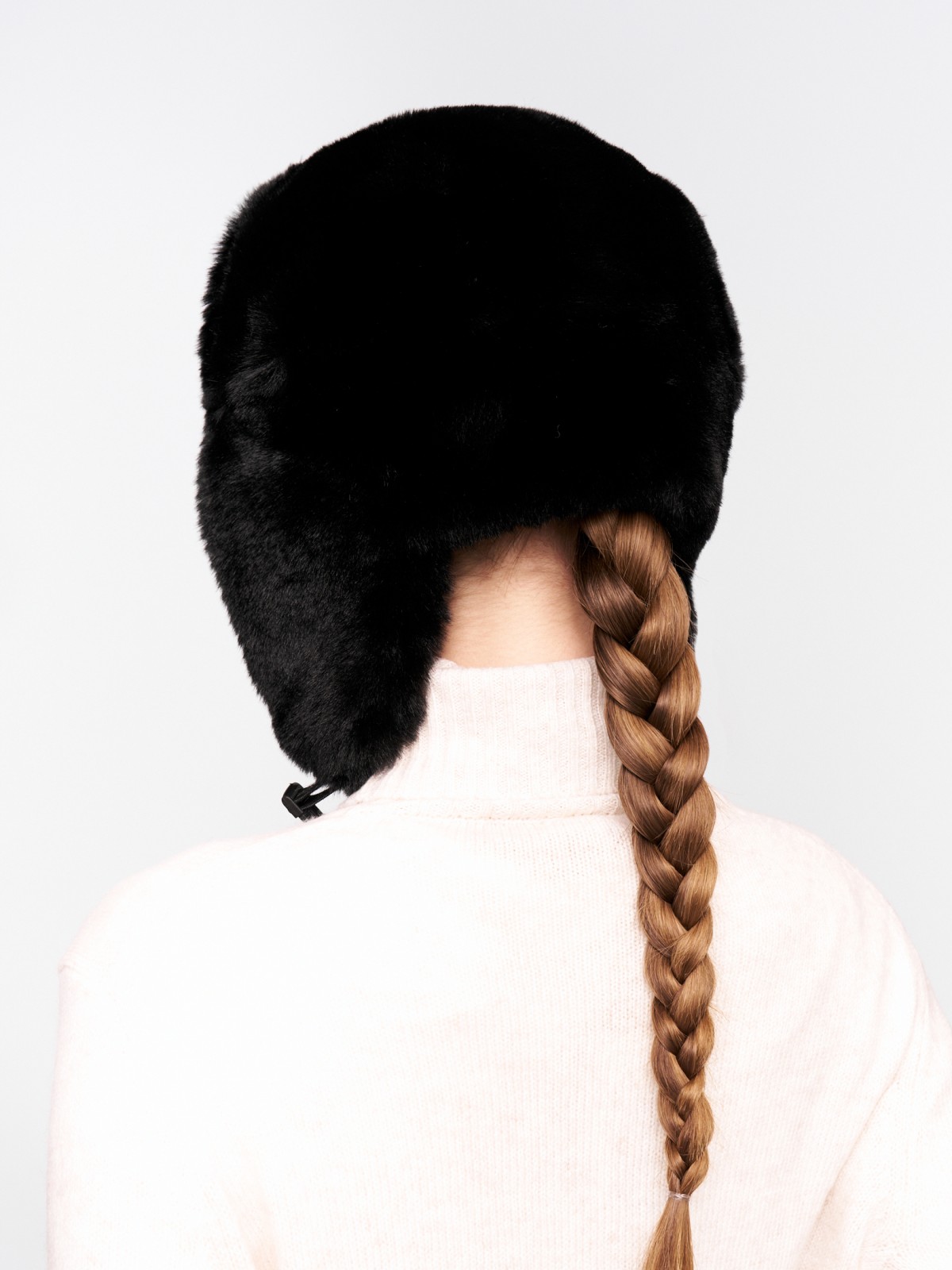 Тёплая шапка-ушанка из экомеха на синтепоне с флисом