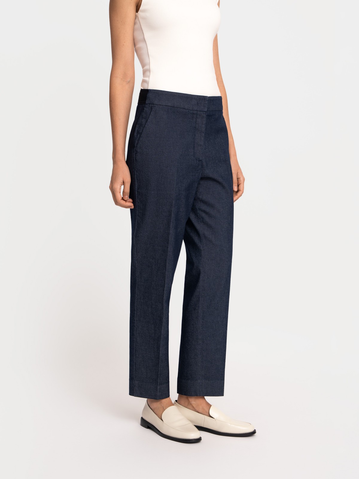 Офисные брюки силуэта Slim на резинке