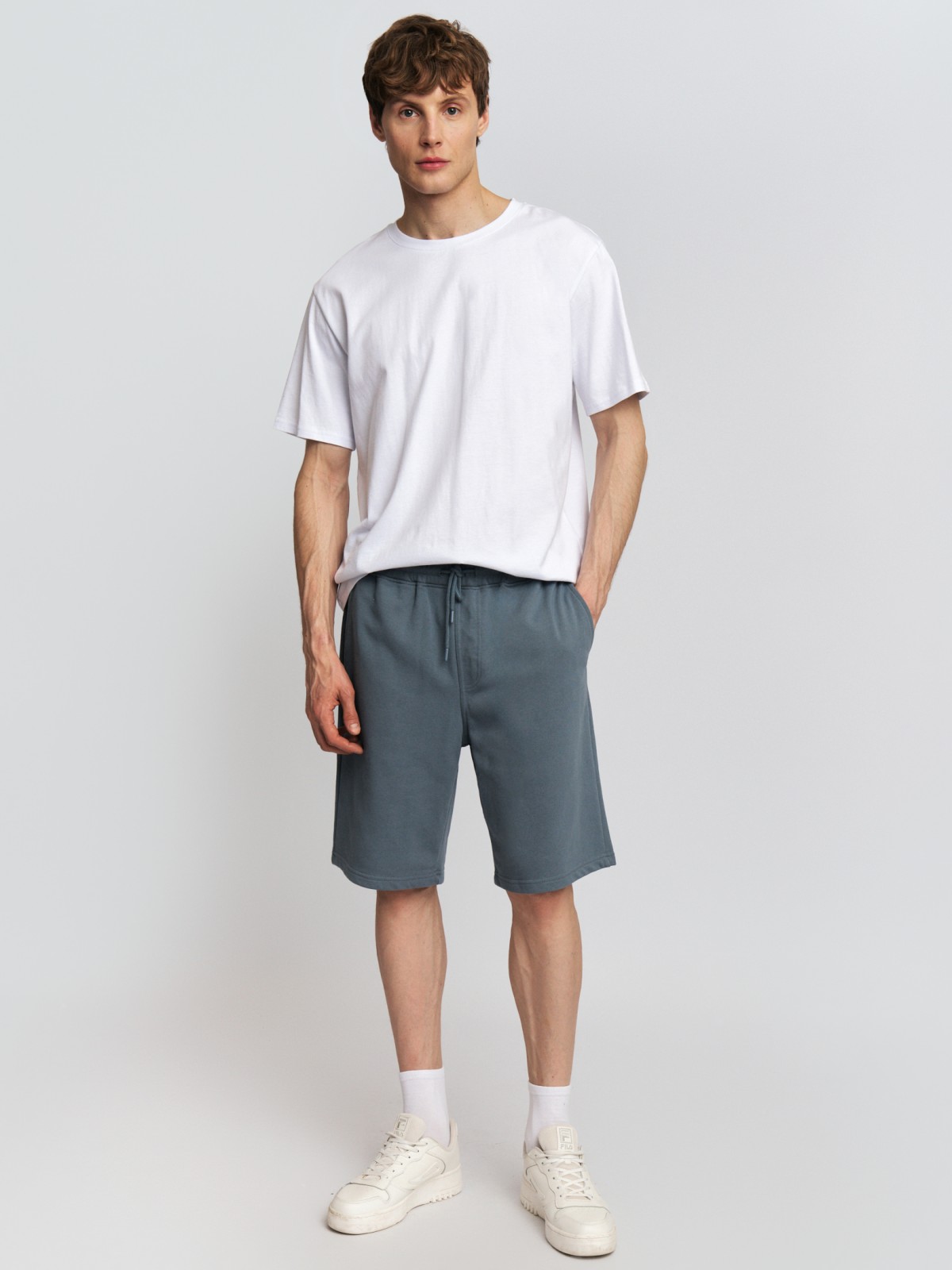 Трикотажные шорты на резинке