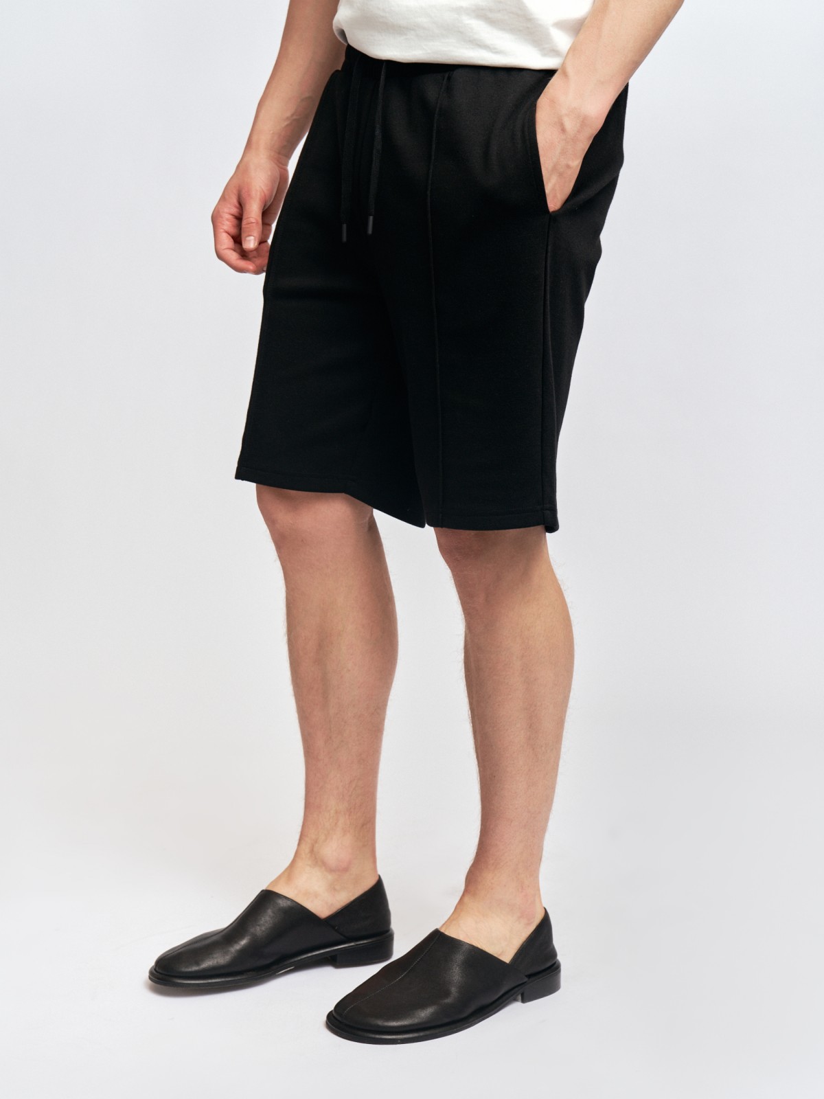 Трикотажные шорты на резинке