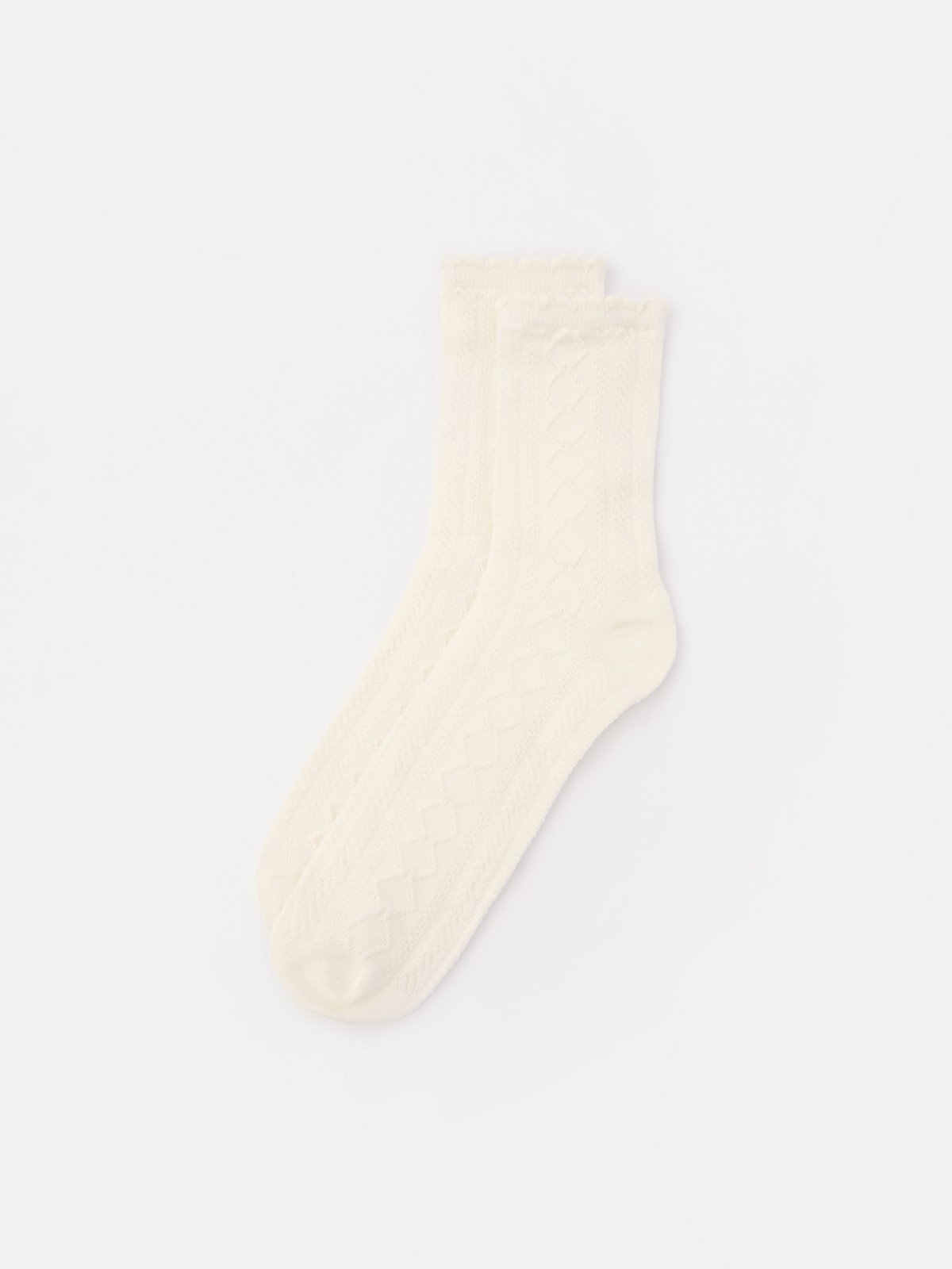 Высокие носки с фактурным узором