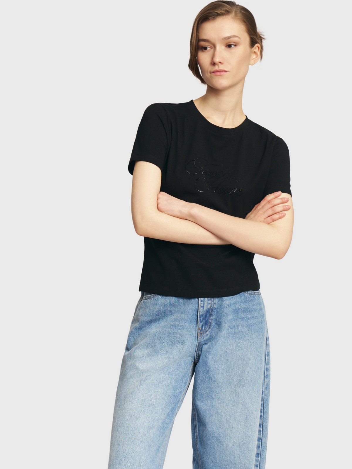 Трикотажная футболка со стразами