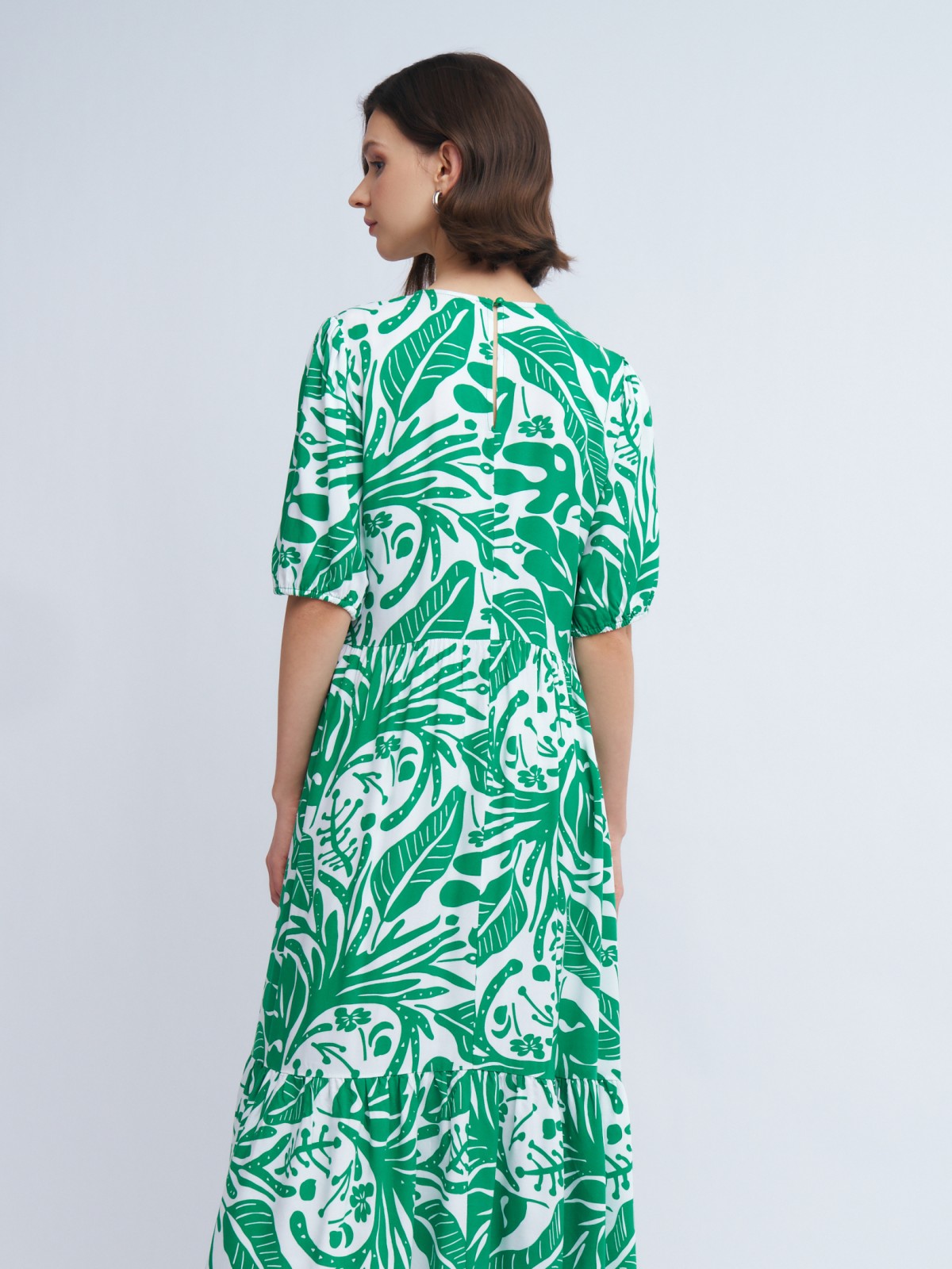 Ярусное платье миди с тропическим принтом